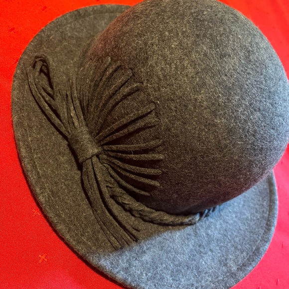 Liz Claiborne vintage women’s hat, 100 % wool, 23 inches - Picture 2 of 5